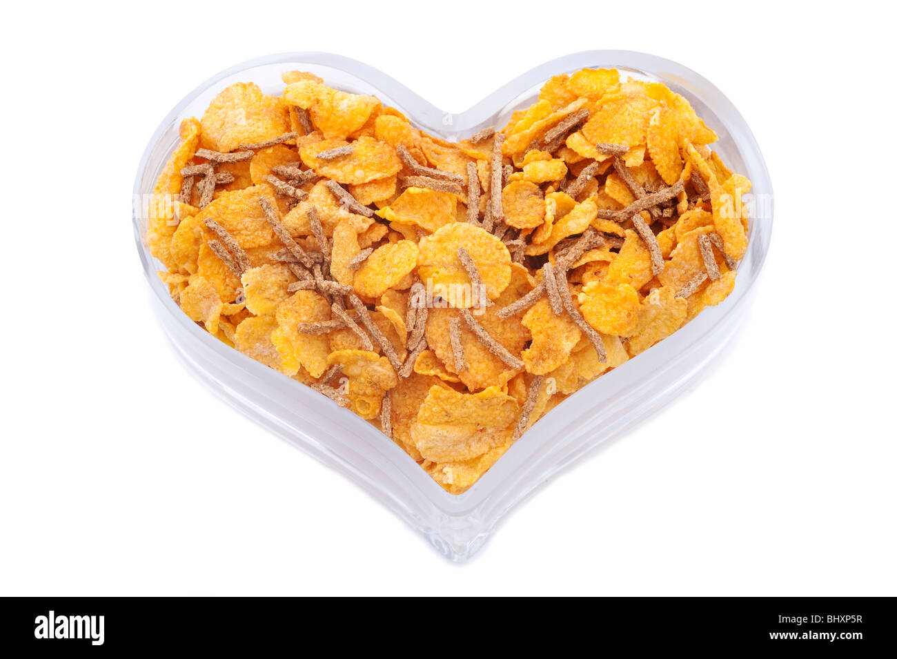 Herzförmige Schüssel mit gesunden Cerealien Stockfoto