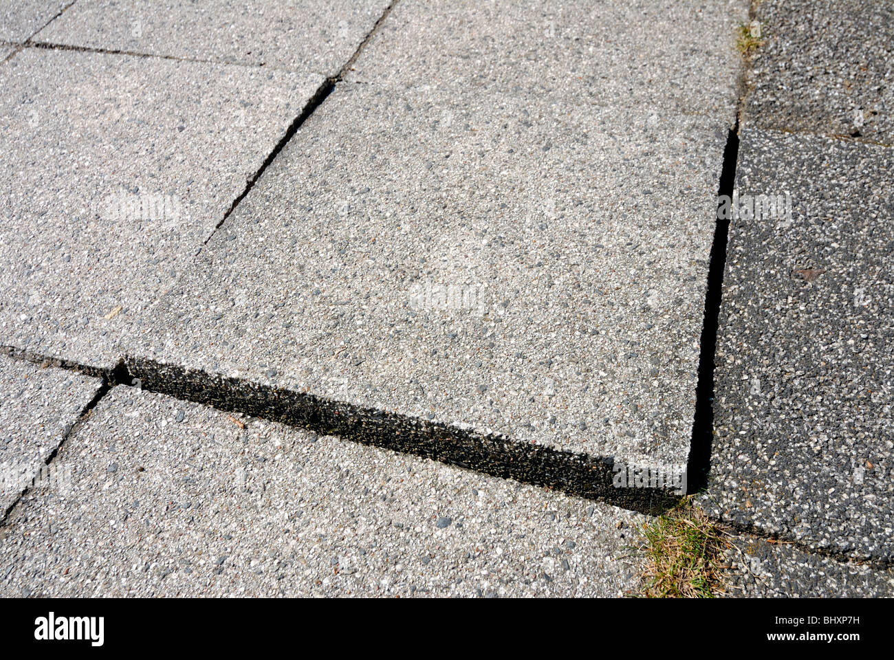 Stolperfalle, lose Bodenplatte Stockfoto