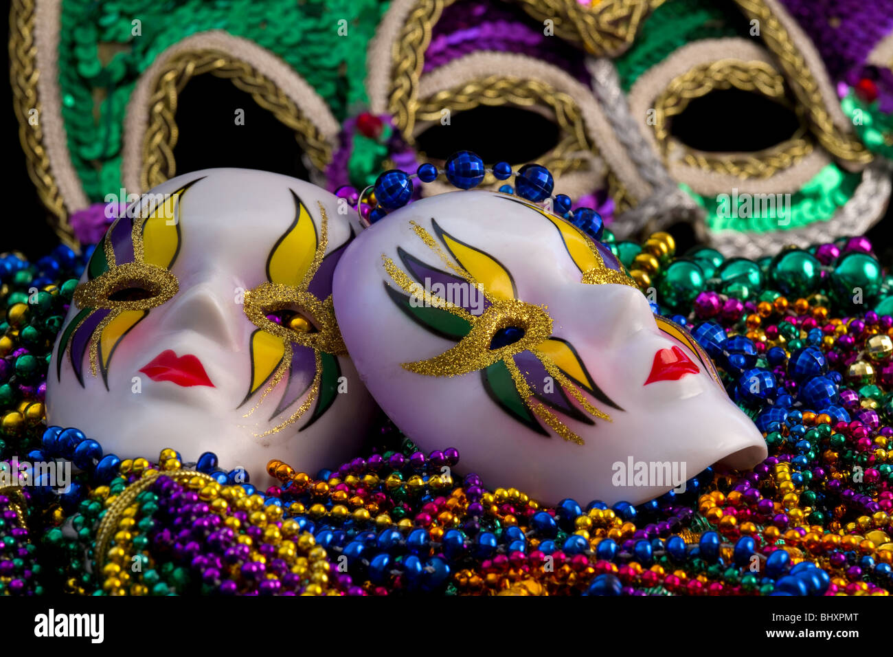 Karneval Masken und Perlen Stockfoto