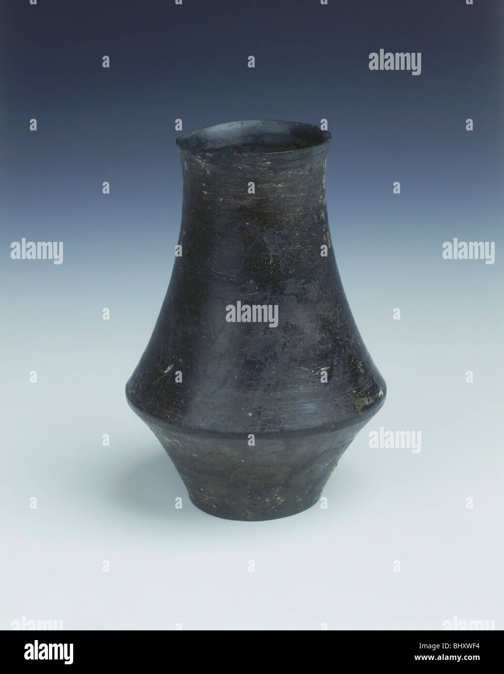 Schwarze Keramik Becher, Longshan Kultur, China, c 2500 v. Chr.. Artist: Unbekannt Stockfoto