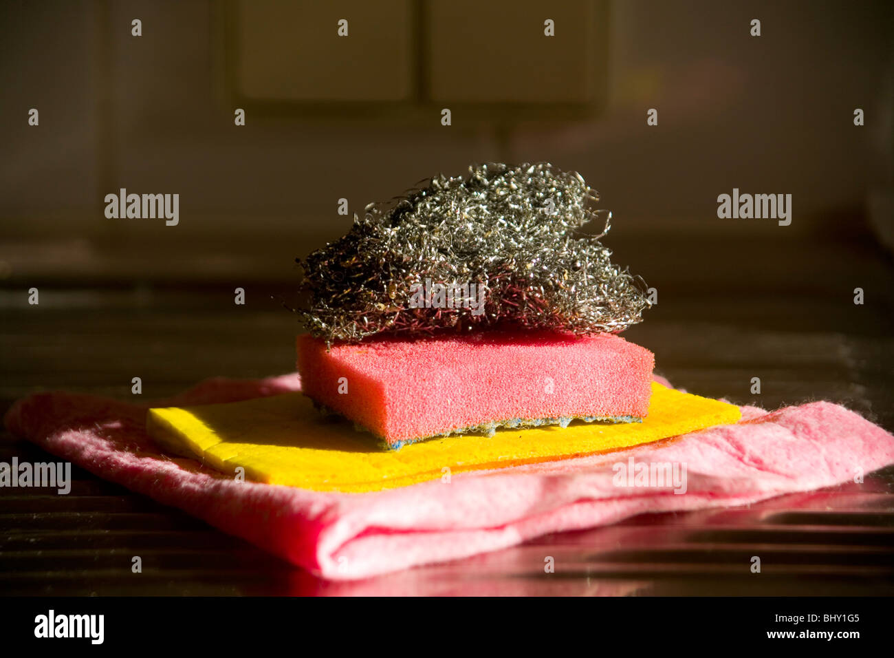 Reinigungstücher in einer Küche Stockfoto