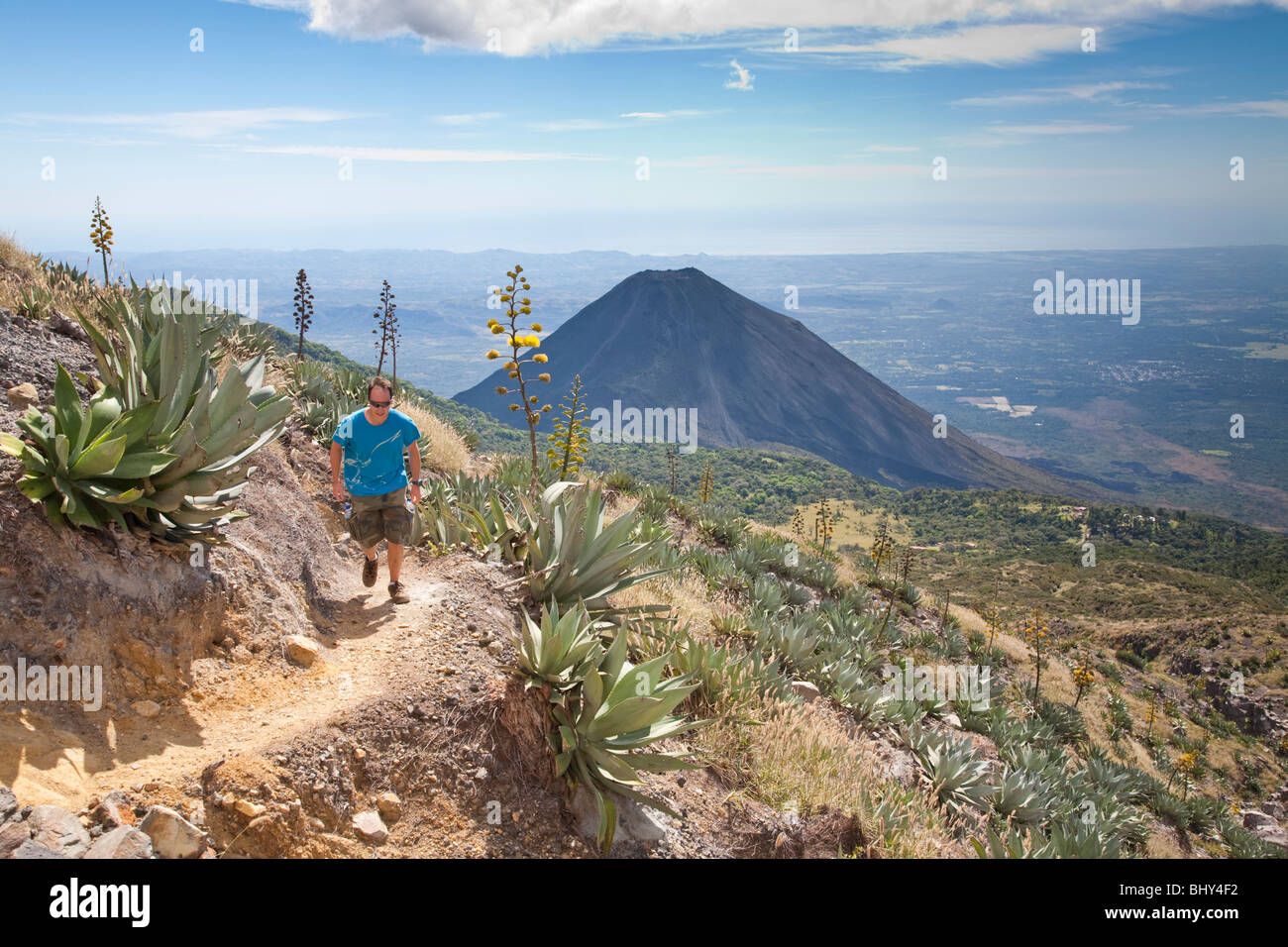 Touristen, die trekking-Vulkan Santa Ana, Cerro Verde, El Salvador Stockfoto