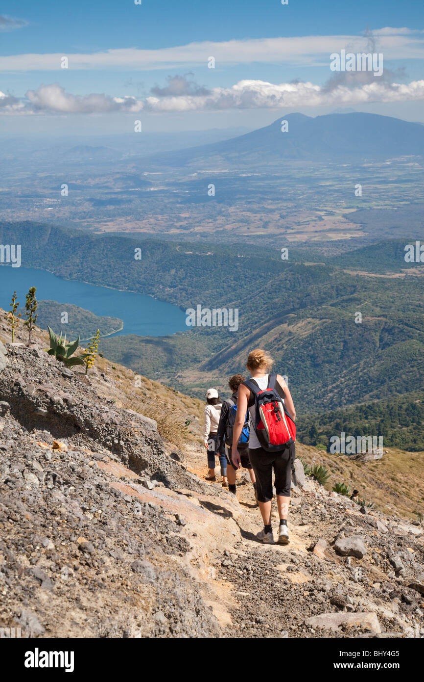 Touristen, die trekking-Vulkan Santa Ana, Cerro Verde, El Salvador Stockfoto