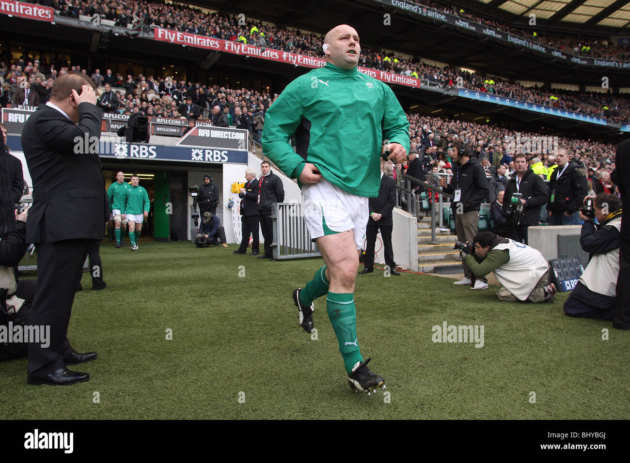 JOHN HAYES abläuft in TWICKEN ENGLAND V Irland TWICKENHAM MIDDLESEX ENGLAND 27. Februar 2010 Stockfoto