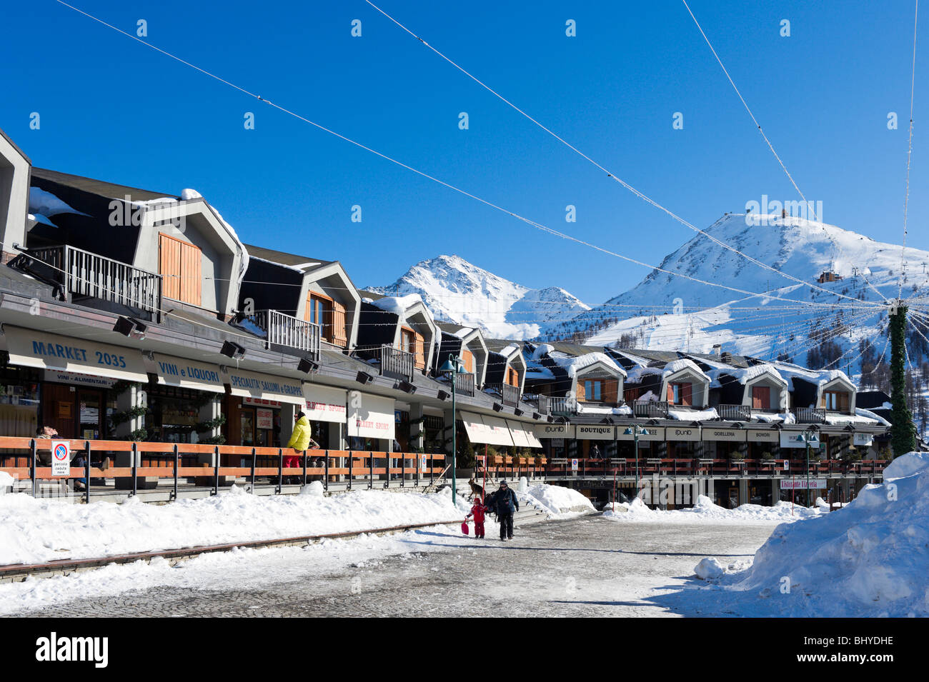 Geschäfte in der Innenstadt, Sestriere, Milchstraße Skigebiet, Italien Stockfoto