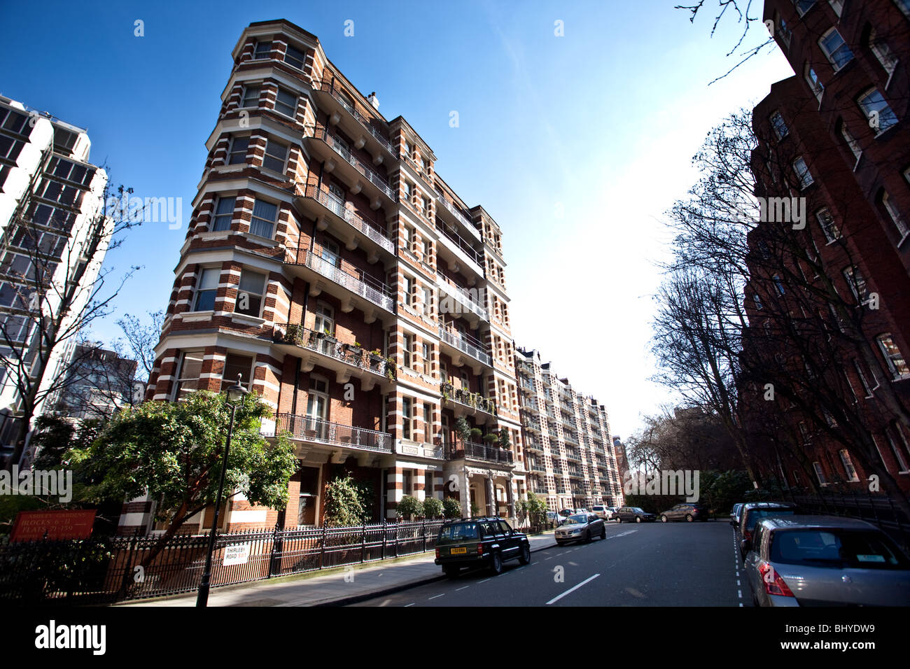 Die Wohnungen befindet sich in Westminster London während des letzten Jahrhunderts erbaut. Stockfoto