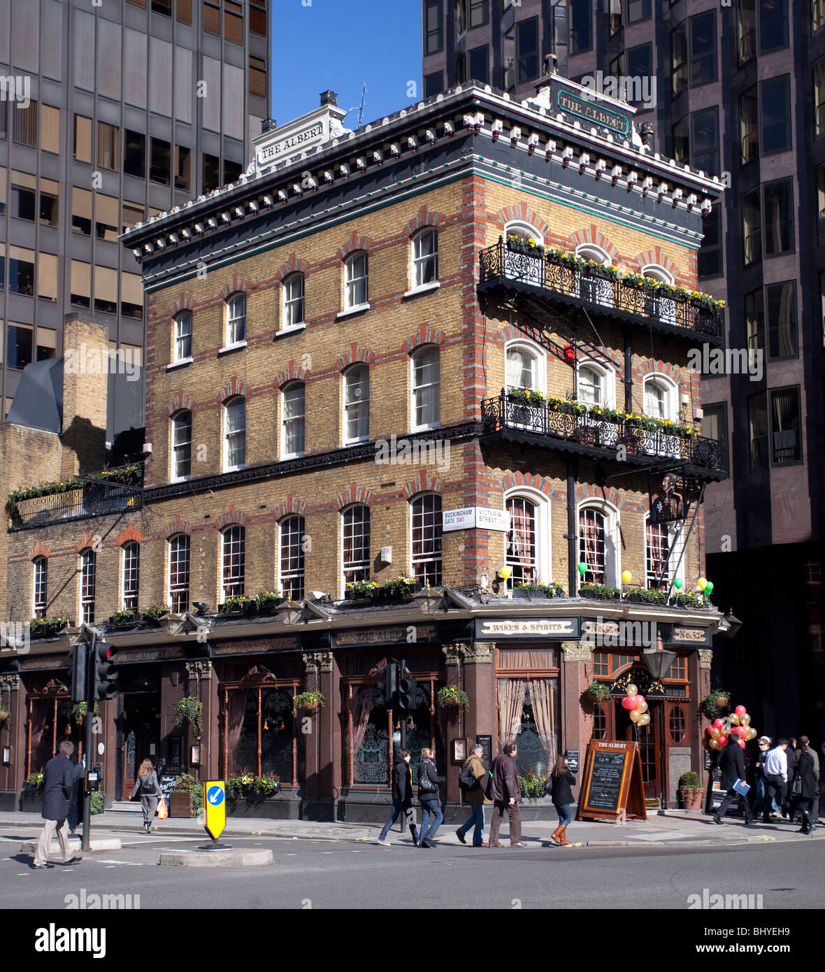 Die Albert Pub befindet sich in Victoria Street, Westminster, London. Stockfoto