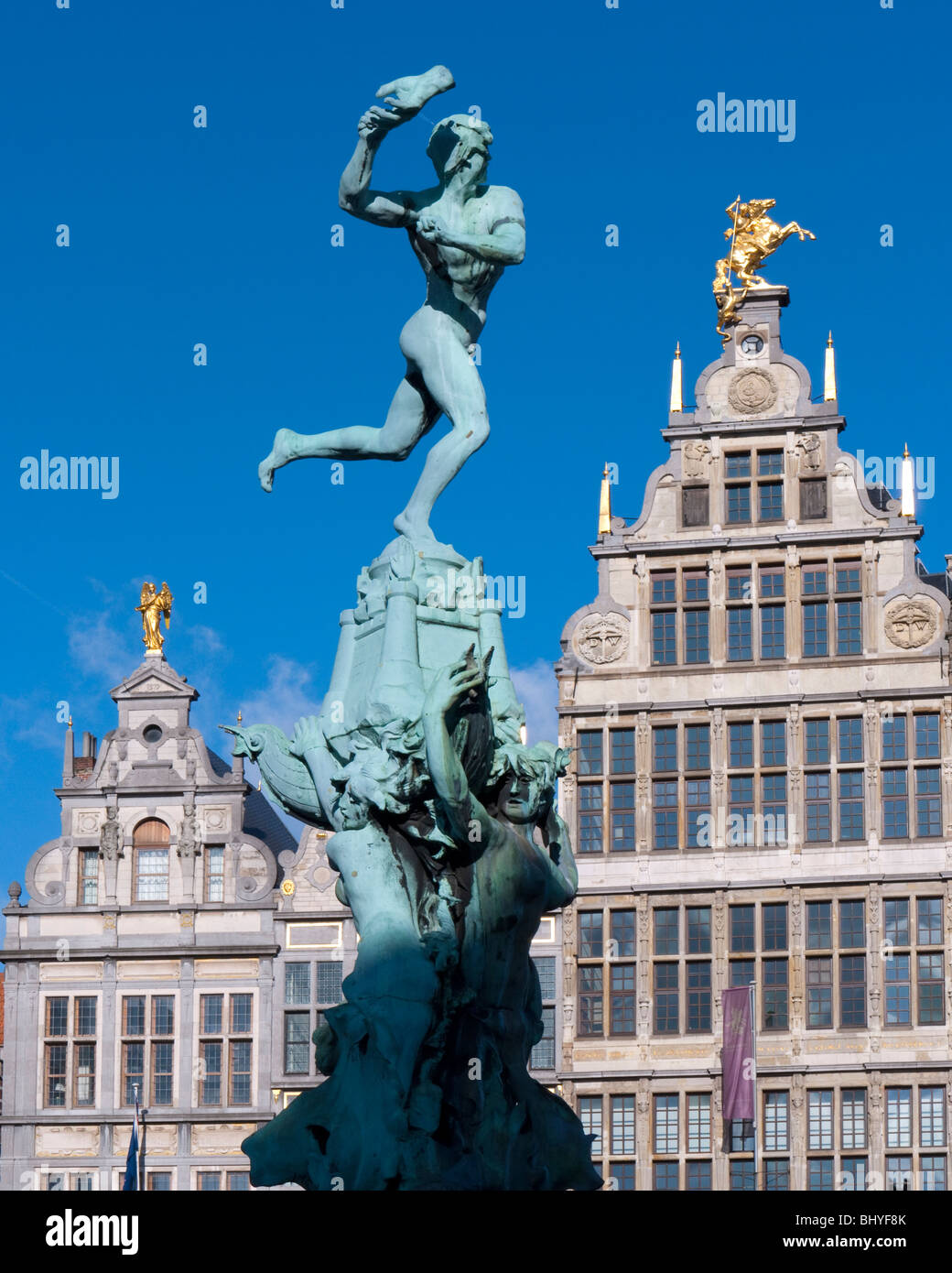 Brabo-Brunnen und historischen Gebäuden auf dem Grote Markt Square in Antwerpen-Belgien Stockfoto