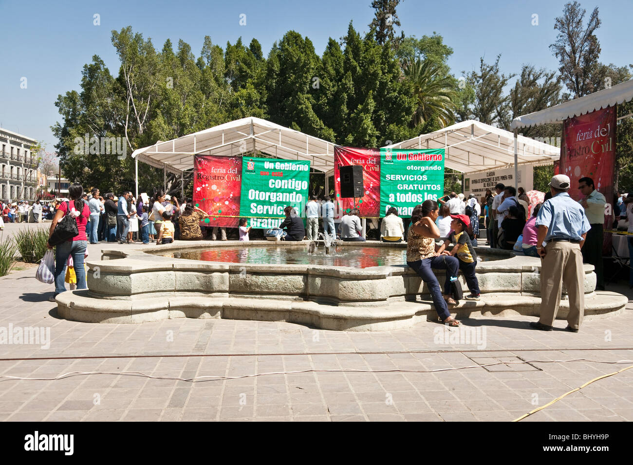 Juarez Park Oaxaca ist Standort für Jobmesse ermutigen alle Oaxaca für Dienstleistungen zu qualifizieren, indem Sie eingeben Standesamt Stockfoto