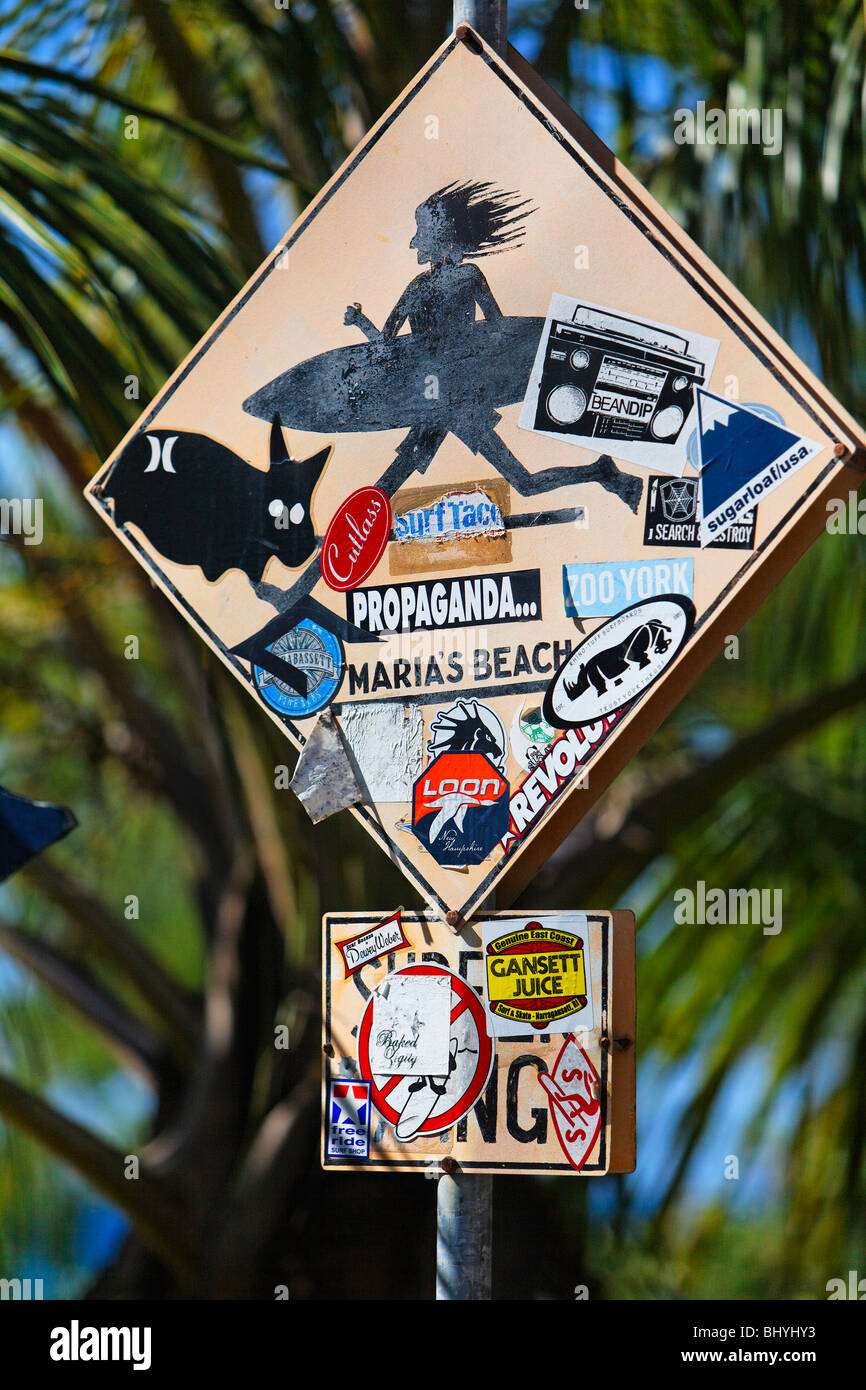 Nahaufnahme eines Surfer Crossing Zeichens, Marias Strand Rincon, Puerto Rico Stockfoto
