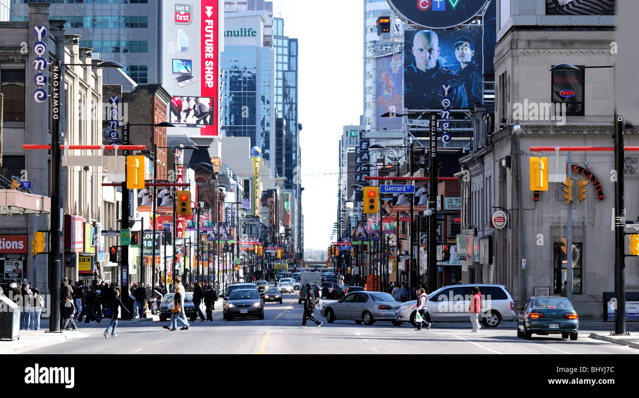 Belebten Innenstadt von Toronto-Kreuzung an der Yonge Street. Stockfoto
