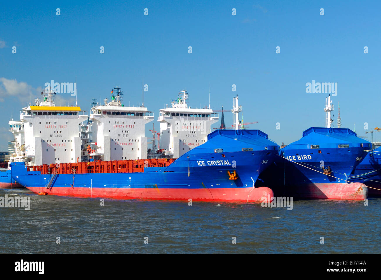 Wirtschaftskrise: Feeder Schiffe ohne Arbeit im Hamburger Hafen Stockfoto