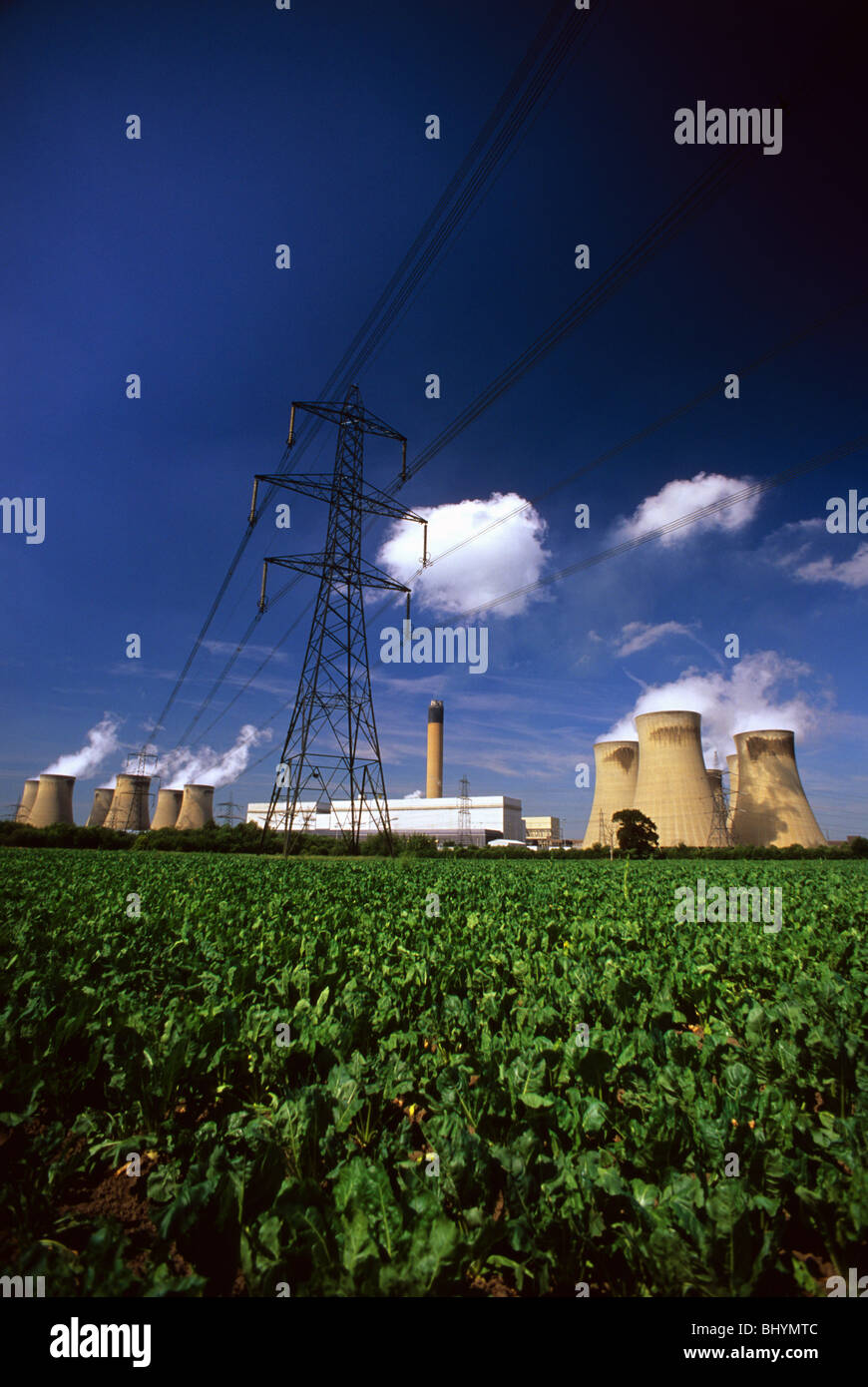 Dampfwolken steigen von Drax Kohle betriebene Kraftwerk Drax Yorkshire uk Stockfoto