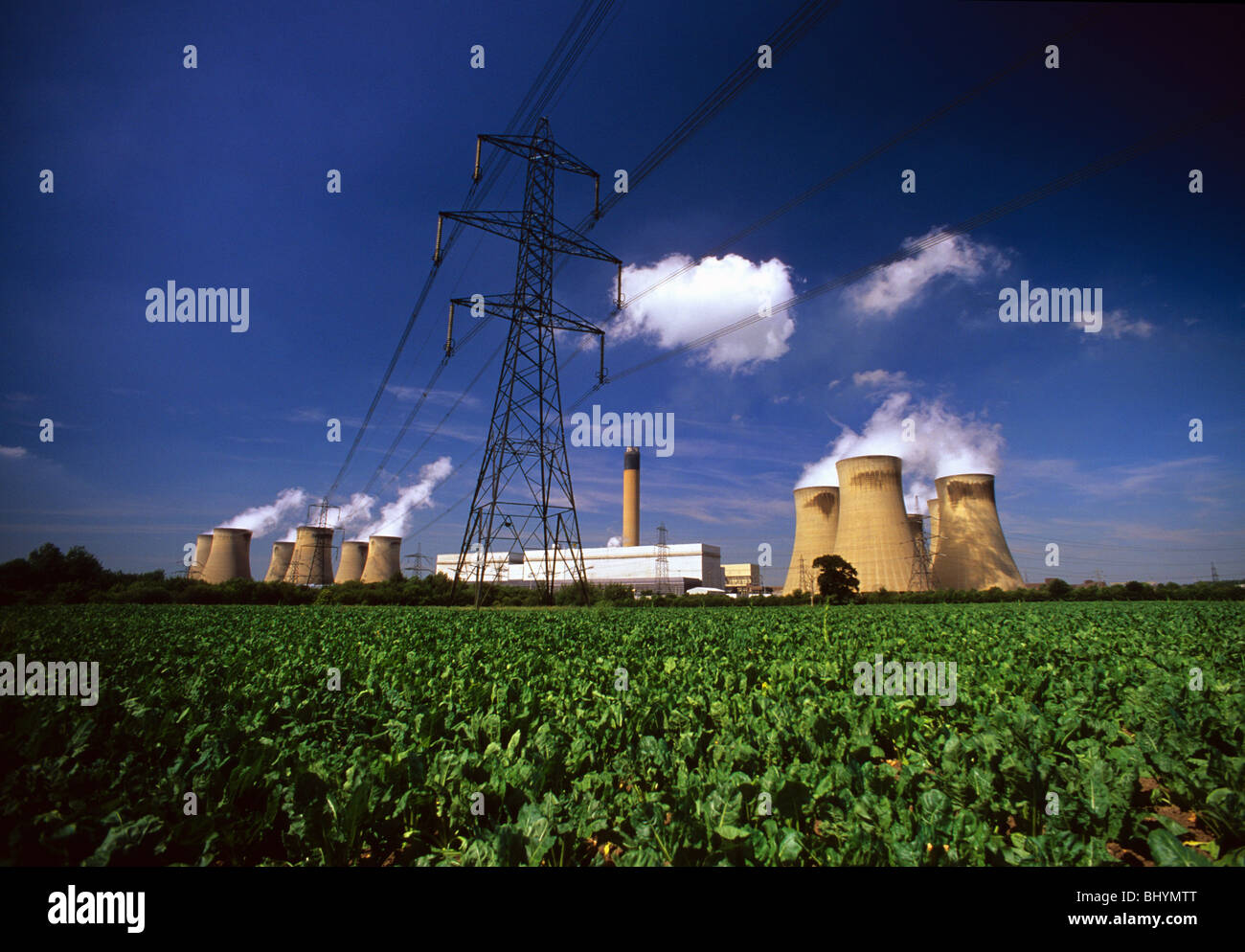 Dampfwolken steigen von Drax Kohle betriebene Kraftwerk Drax Yorkshire uk Stockfoto