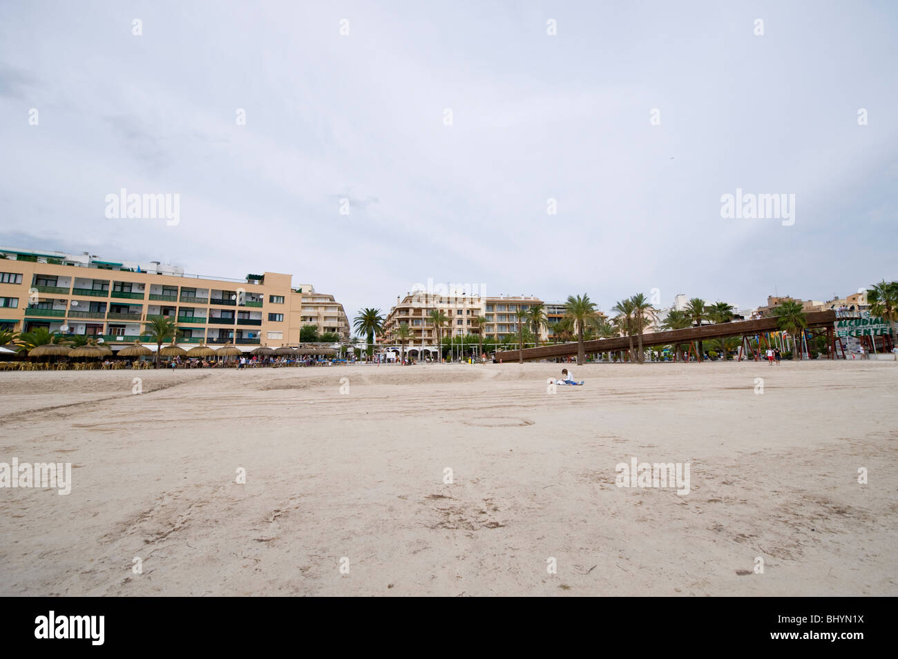 Strand von Port de Alcudia auf Mallorca in Spanien Stockfoto