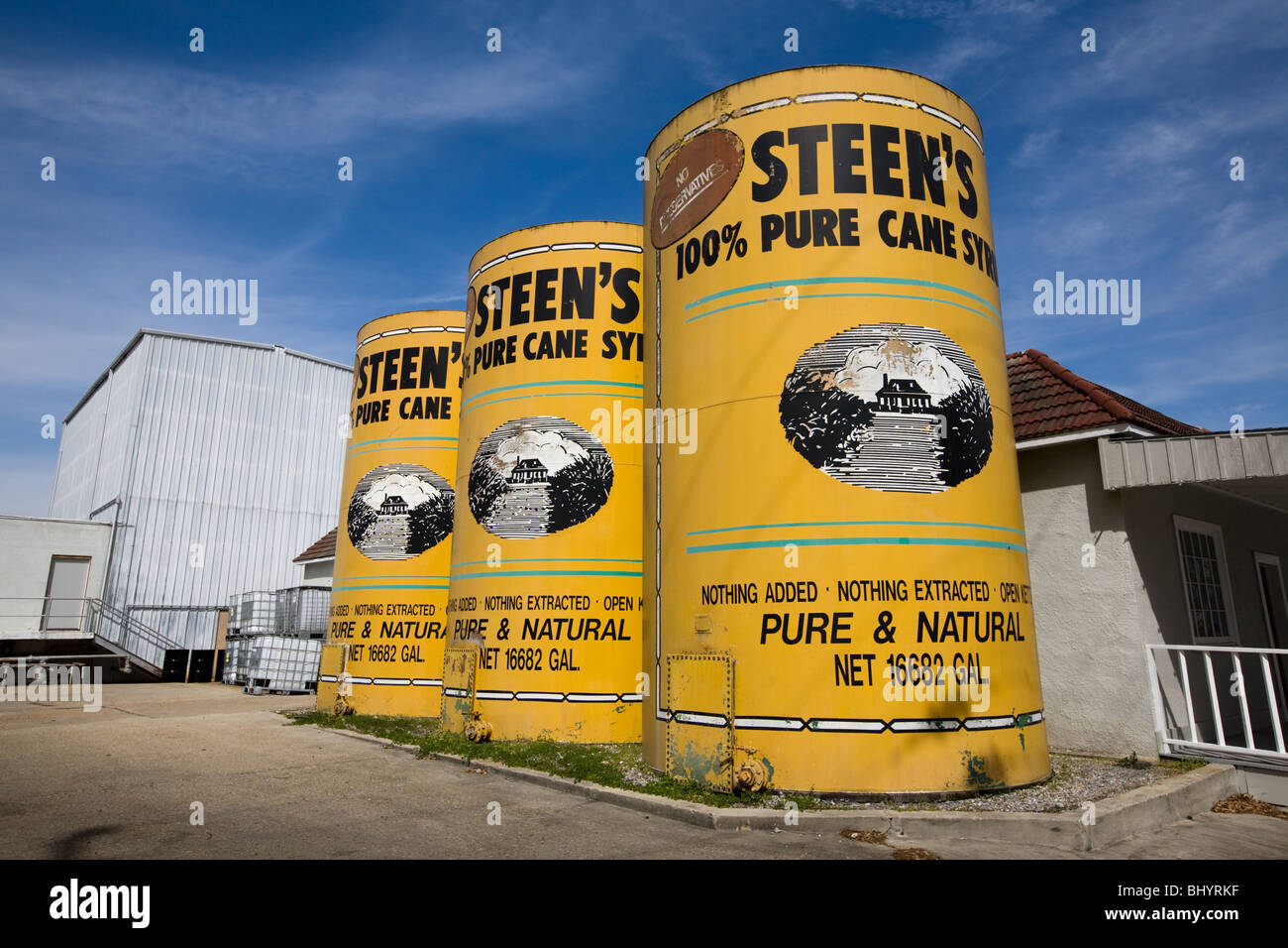 Dosen von Steen reiner Rohrzucker Sirup in Abbeville, Louisiana, Cajun Land Stockfoto