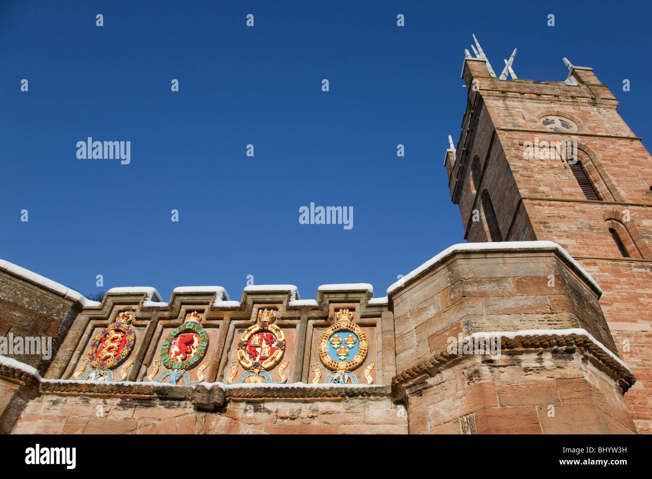 Pfarrkirche St. Michaels und Eingang zum Königspalast, Linlithgow Stockfoto