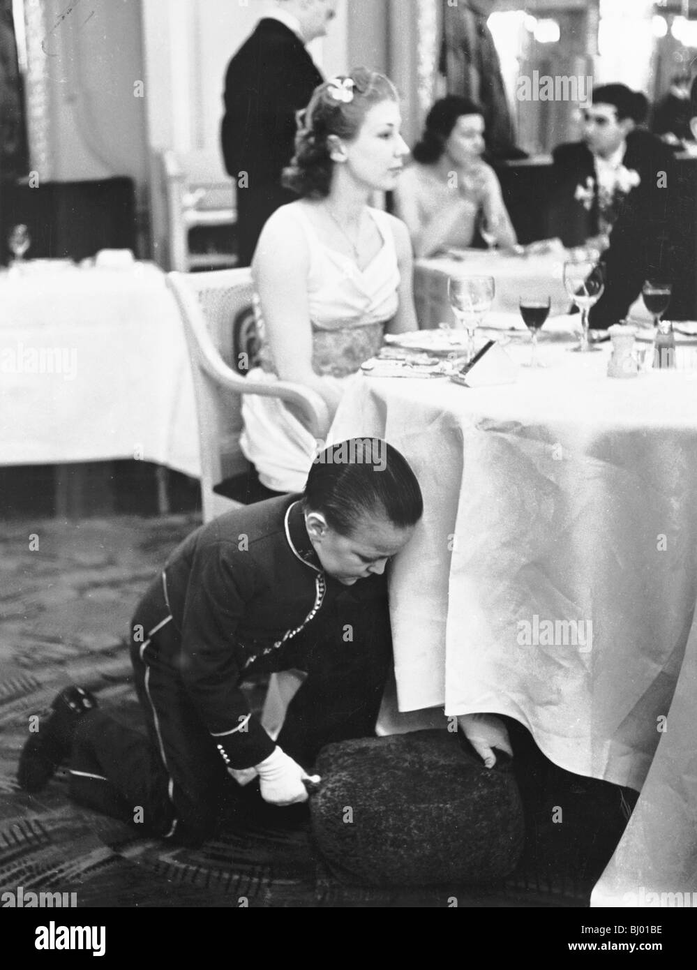 Junge im Trocadero Restaurant, Leicester Square, Westminster, London, 1939. Artist: Unbekannt Stockfoto