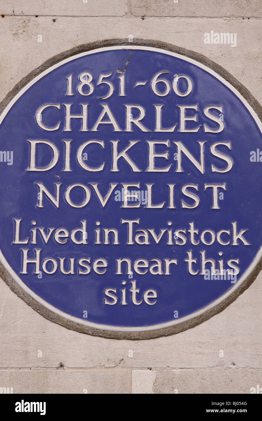 Charles Dickens Schriftsteller Schriftsteller blaue Plakette in Tavistock Square in London England lebte hier Stockfoto