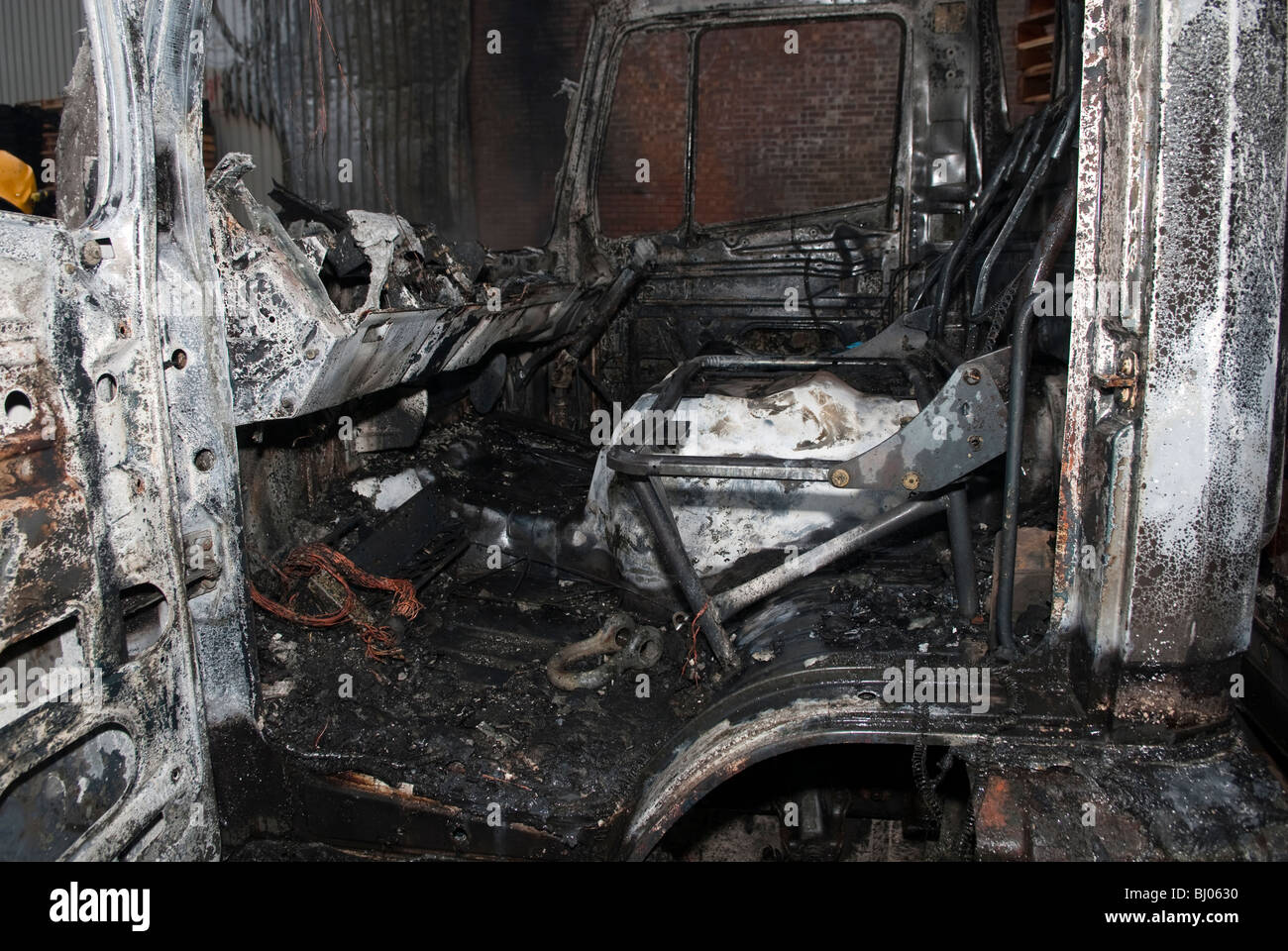 Transit van Taxi nach Brandanschlag ausgebrannt Stockfoto