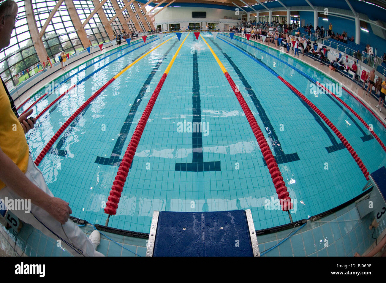 Schwimmbad-Bahnen-fisheye-Objektiv Stockfoto
