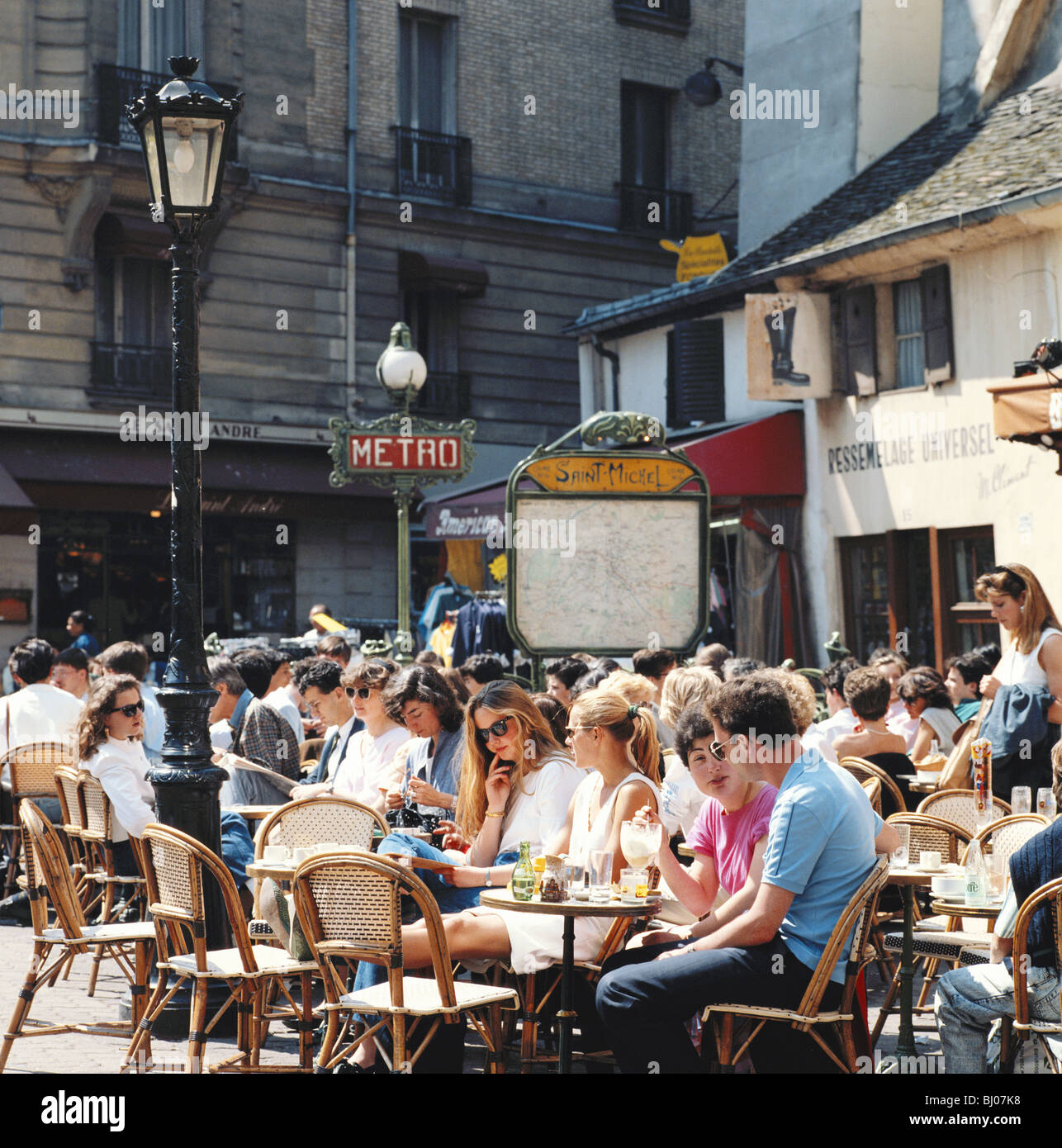 Cafe Rue Saint-Michel, Paris, Frankreich Stockfoto