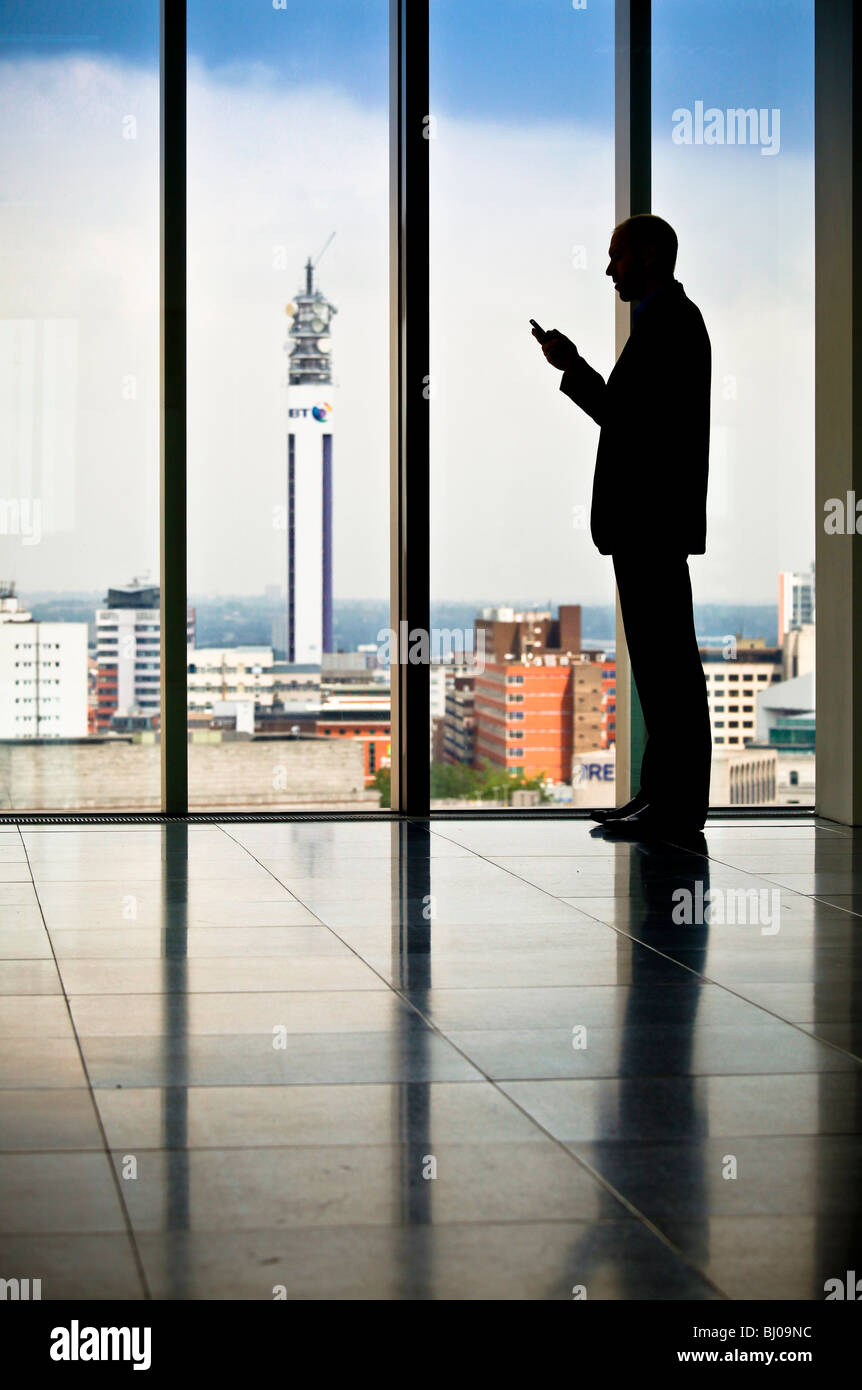 Geschäftsmann in 11 Brindleyplace, Birmingham, West Midlands. Stockfoto