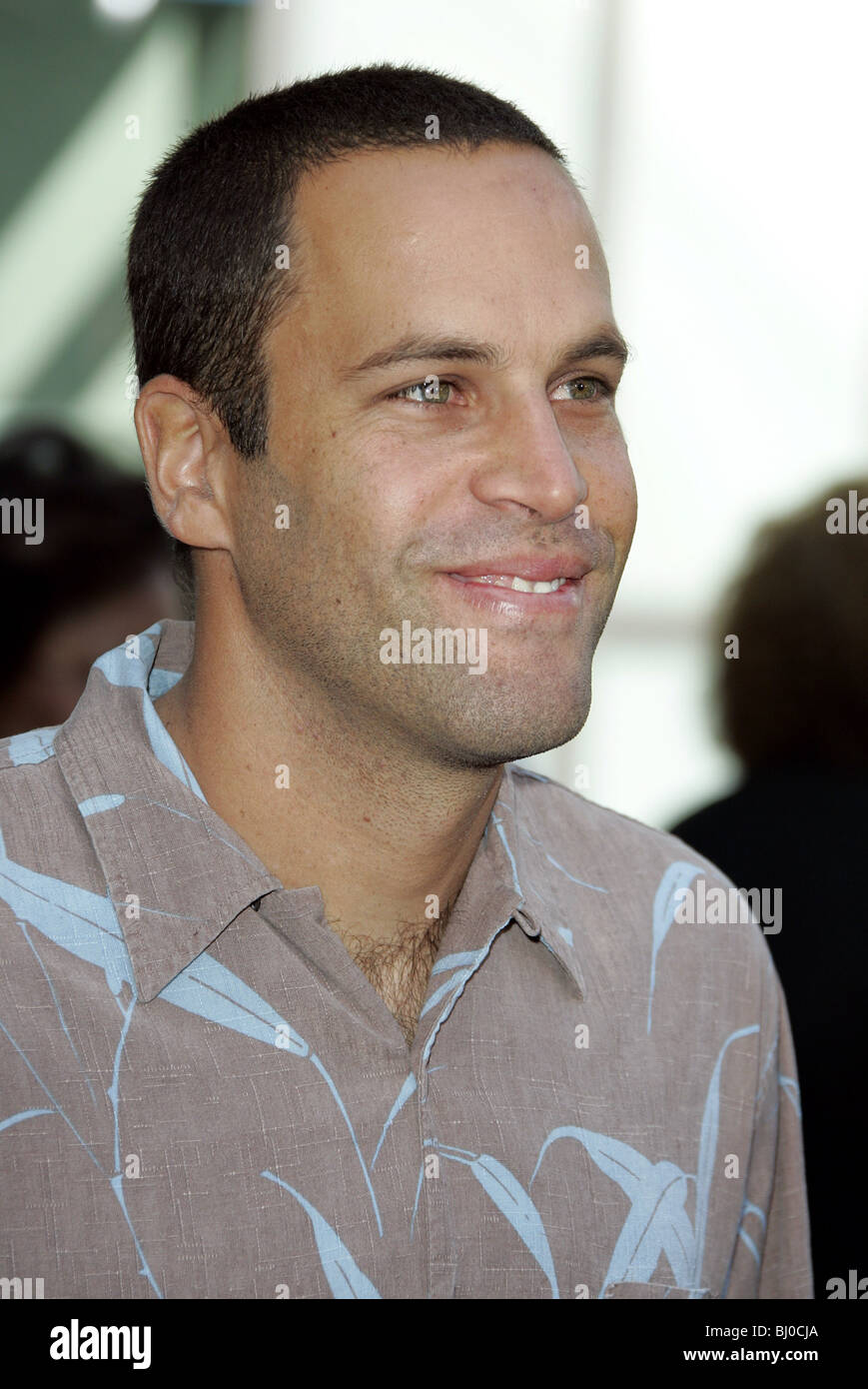 JACK JOHNSON neugierig GEORGE WORLD PREMIERE CINERAMA DOME HOLLYWOOD LOS ANGELES USA 28. Januar 2006 Stockfoto