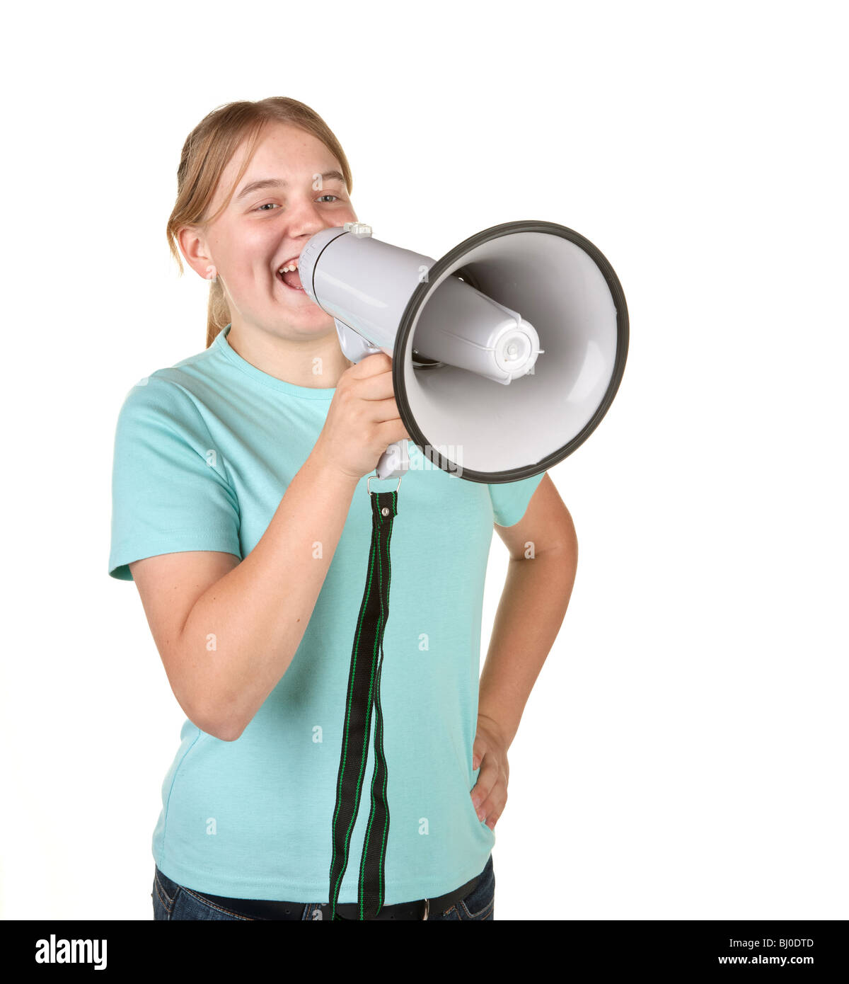 Teenager-Mädchen mit Megaphon isoliert auf weiss Stockfoto