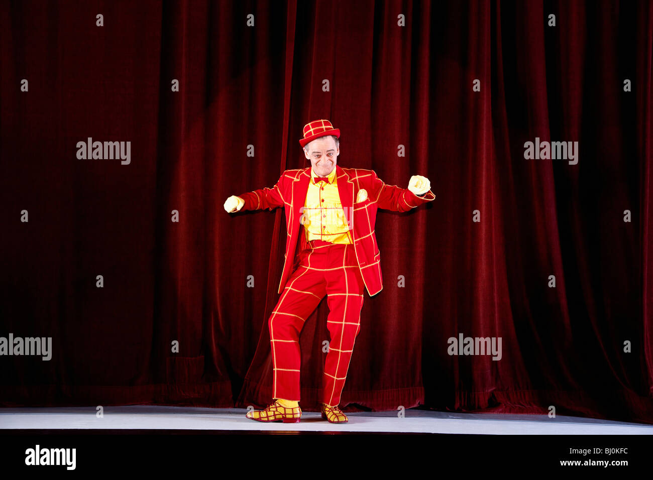 Clown auf der Bühne Stockfoto