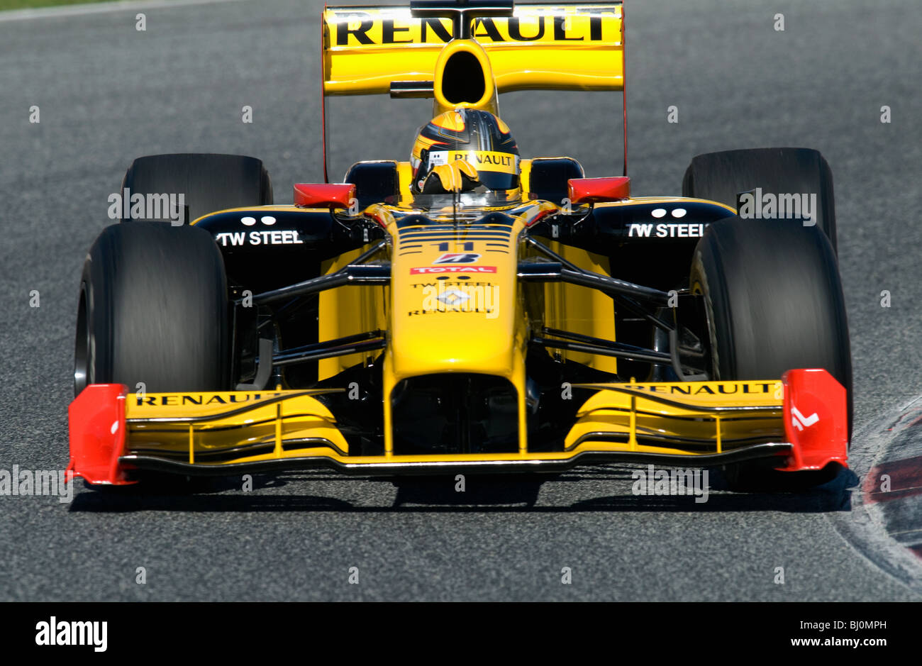 Robert Kubica (POL) in der Renault R30-Rennwagen während der Formel-1-Tests Sitzungen am Circuit de Catalunya. Stockfoto