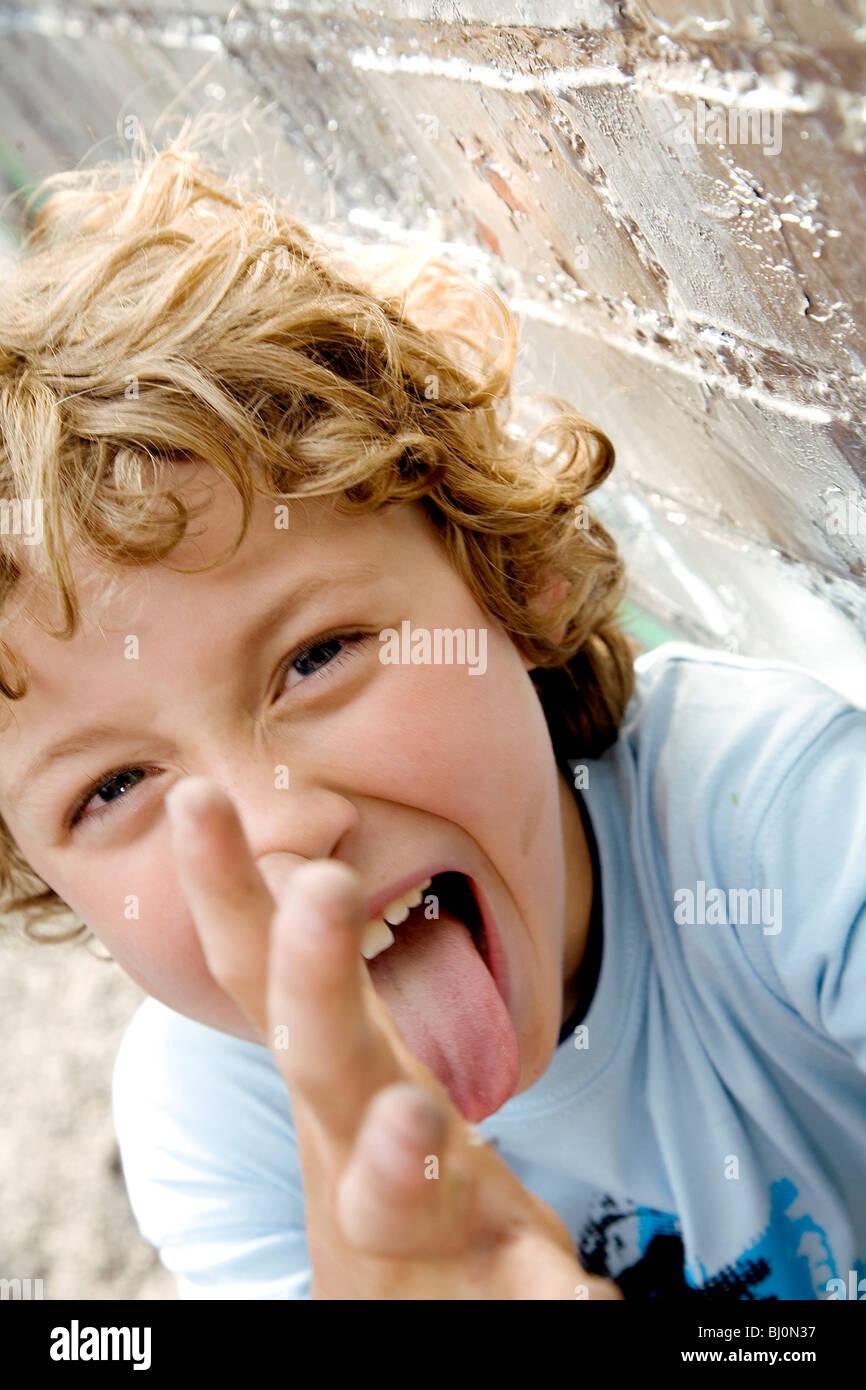 Porträt des jungen blätterte seine Nase in die Kamera Stockfoto