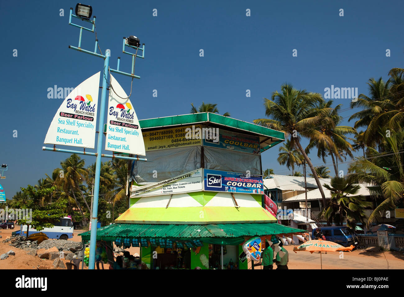 Cherai Beach, Sree Krishna Cool bar, direkt am Meer Strandlokal, Vypeen Island, Kerala, Indien Stockfoto