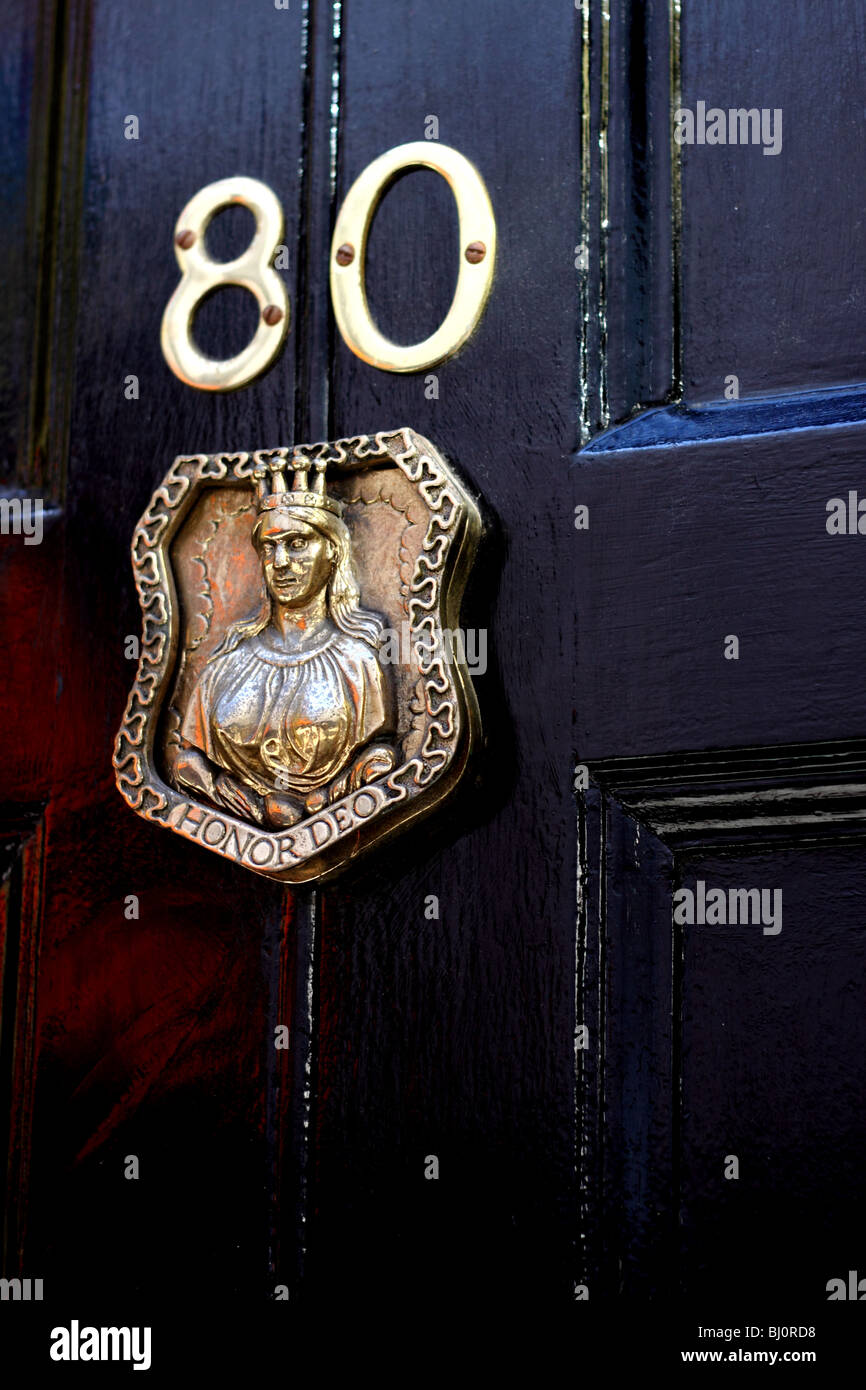 Messingplakette an Tür in Covent Garden in london Stockfoto