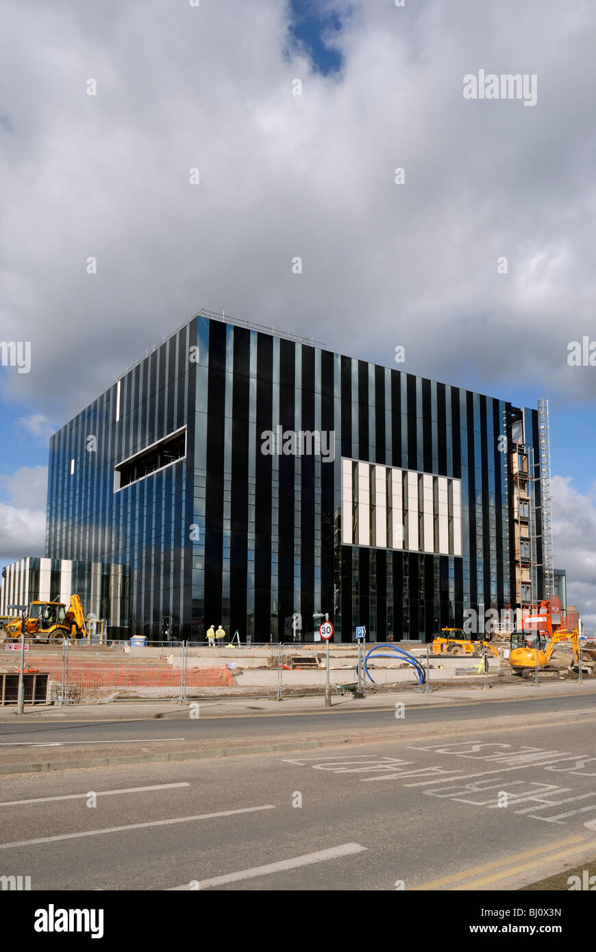 Das Cube Gebäude kurz vor der Fertigstellung in der Innenstadt von Corby in Northamptonshire. Stockfoto