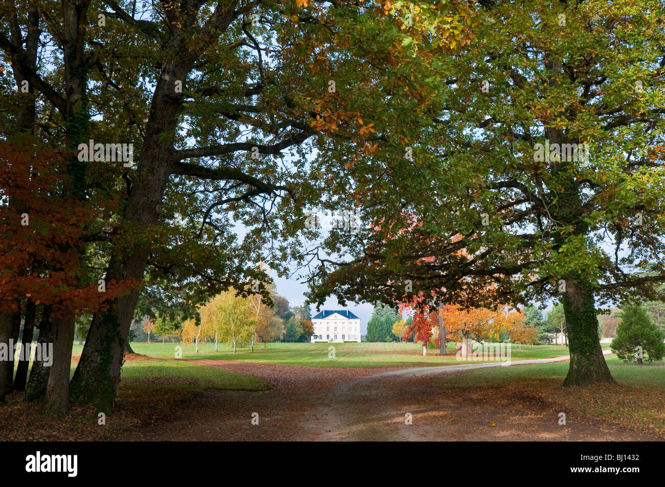 Eingangstore, private Schloss und Park - Azay-le-Ferron, Indre, Frankreich. Stockfoto