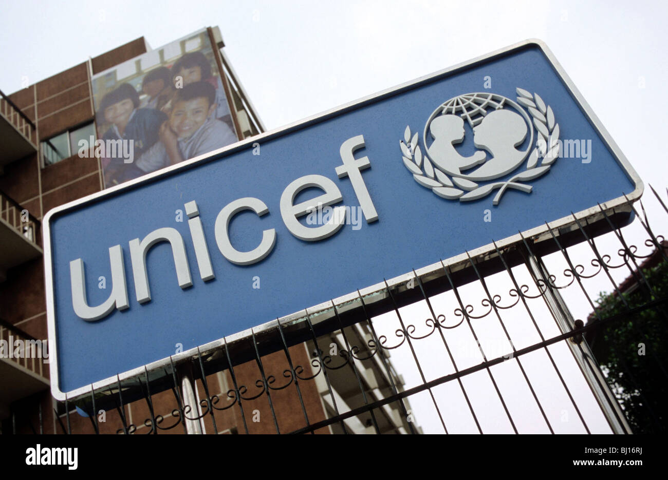 UNICEF-Logo vor dem Unicef-Büro in Bangkok, Thailand Stockfoto