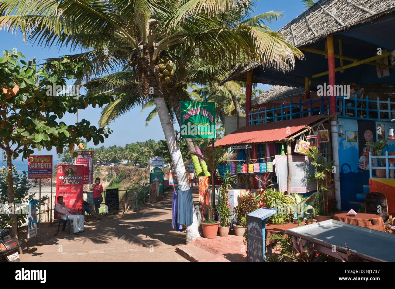 Cliff oberen Pfad Geschäfte und Restaurants Varkala Kerala Indien Stockfoto