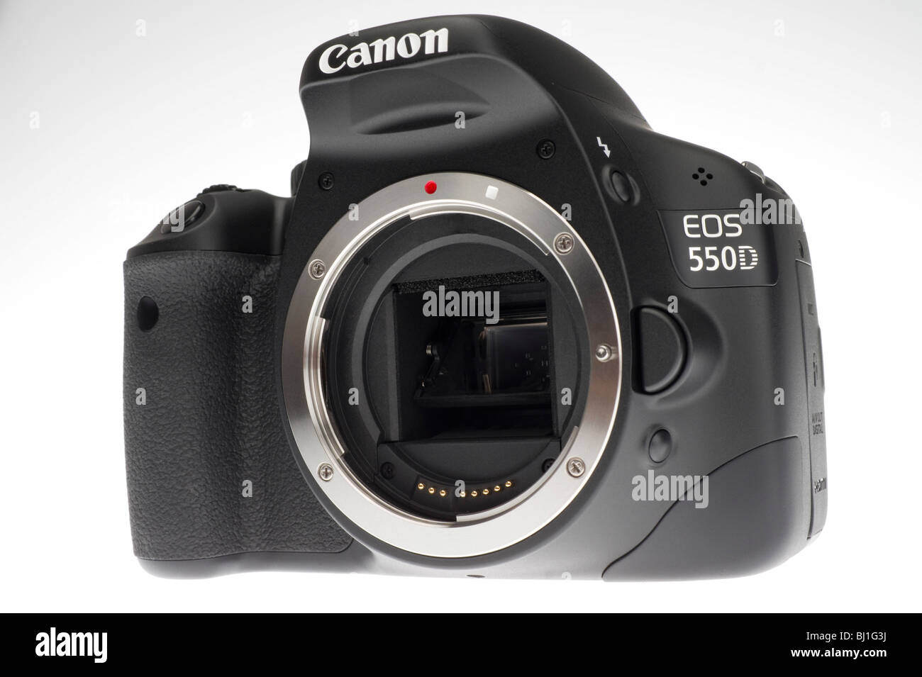 Canon EOS 550D oder Digital Rebel 2Ti digitale SLR-Kamera mit Videofunktion März 2010. Körper nur mit Objektiv entfernt. Stockfoto