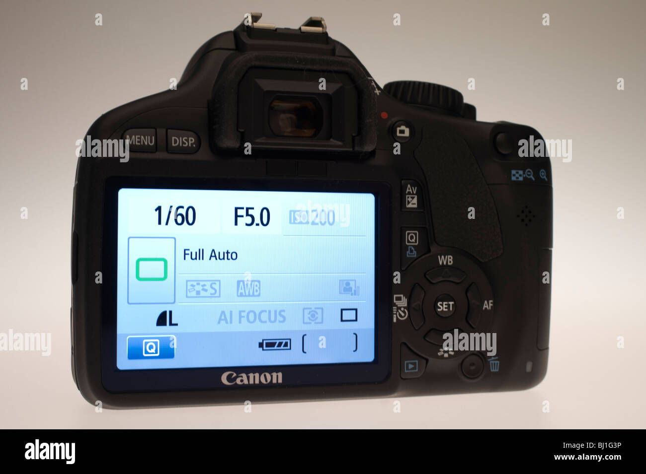 Canon EOS 550D oder Digital Rebel 2Ti digitale SLR-Kamera mit Videofunktion März 2010. Hinten 3 Zoll LCD-Anzeigen Benutzeroberfläche. Stockfoto