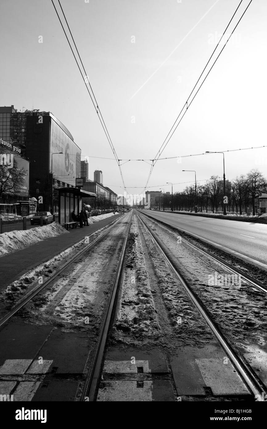 Perspektive-Straßenbahn-Schienen im Zentrum von Warschau, Polen, Osteuropa, EU Stockfoto