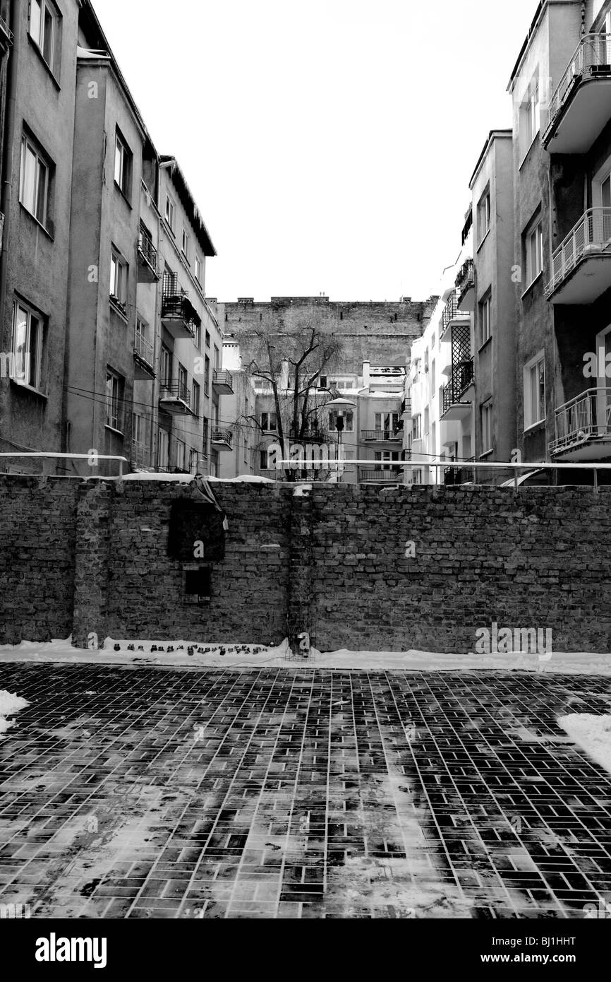 Vorderseite einer der zwei verbliebenen Teile der Mauer Warschauer Ghetto, Polen, Osteuropa, EU Stockfoto