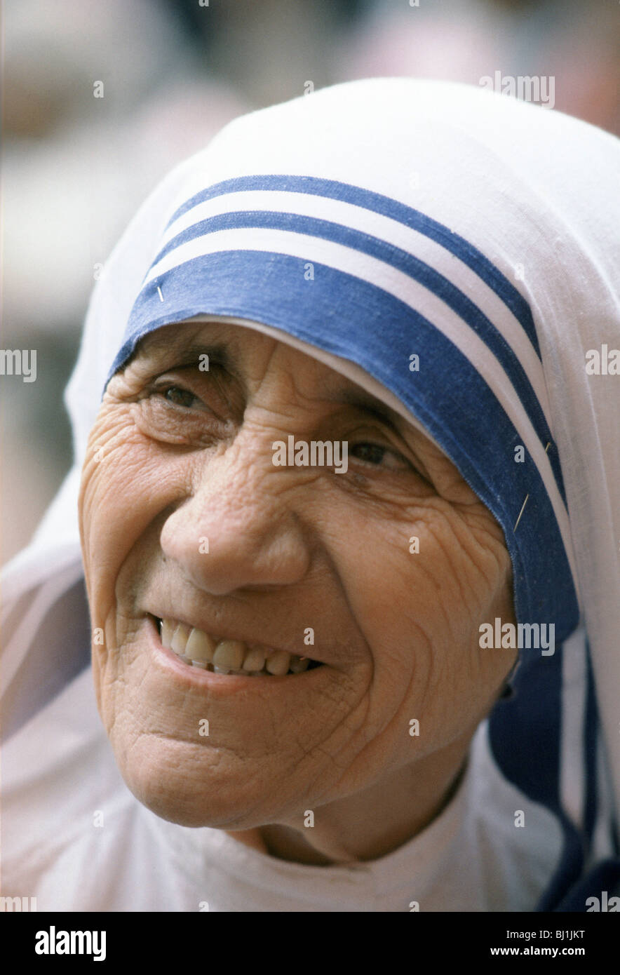 Mutter Teresa von Kalkutta auf ihrer Mission zur Unterstützung der armer und hungernder Menschen, Kalkutta, Indien Stockfoto
