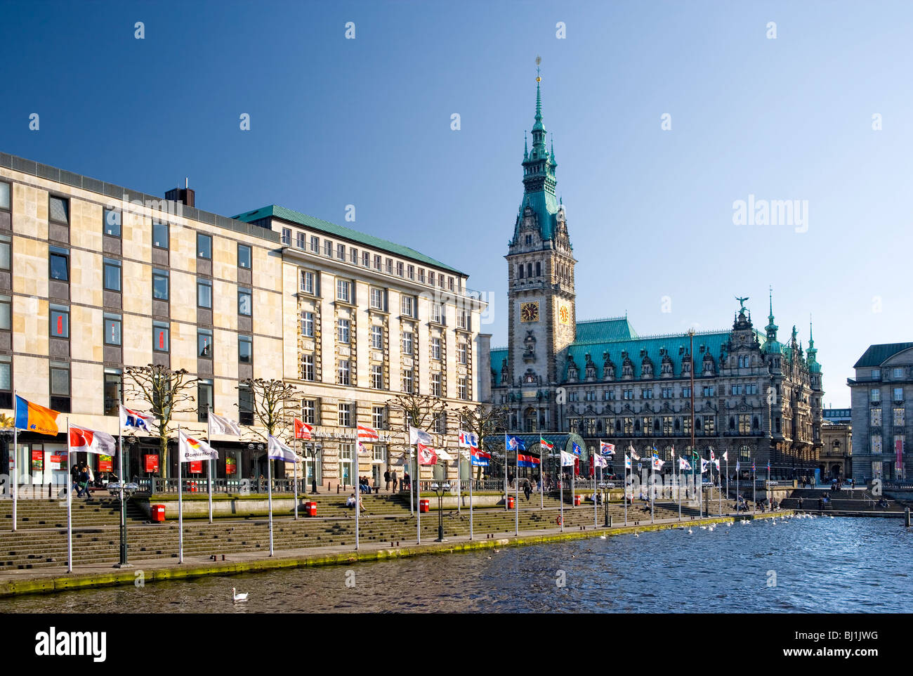 Binnenalster mit Rathaus, Hamburg, Deutschland Stockfoto