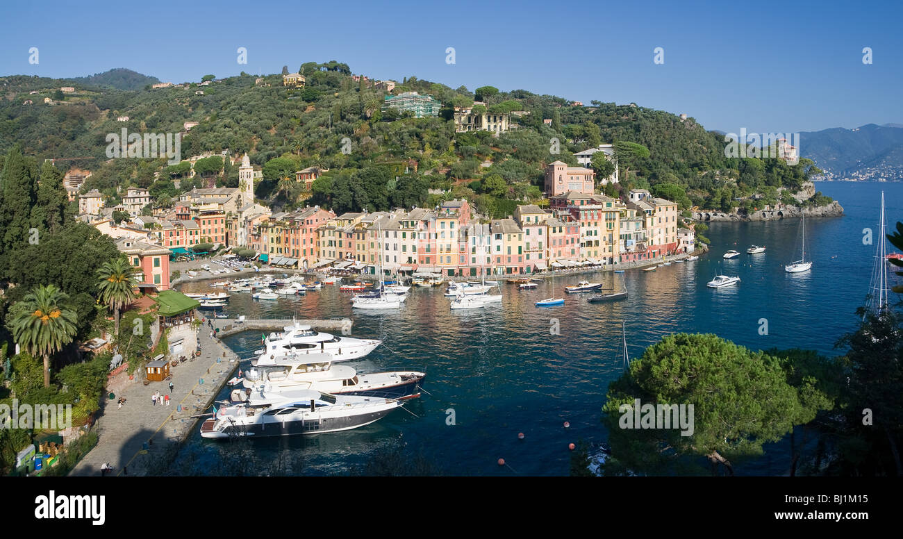 Panorama von Portofino, berühmte Kleinstadt in der Nähe von Genua, Italien Stockfoto