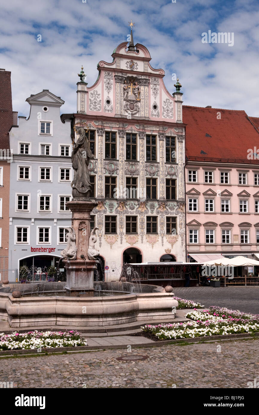 Brunnen mit Garten und Shops, Rathaus, Rathaus, Landsberg am Lech