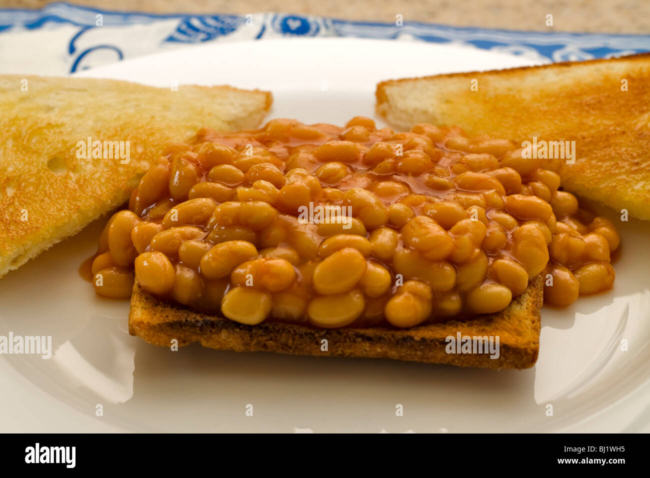 Gebackene Bohnen auf toast Stockfoto