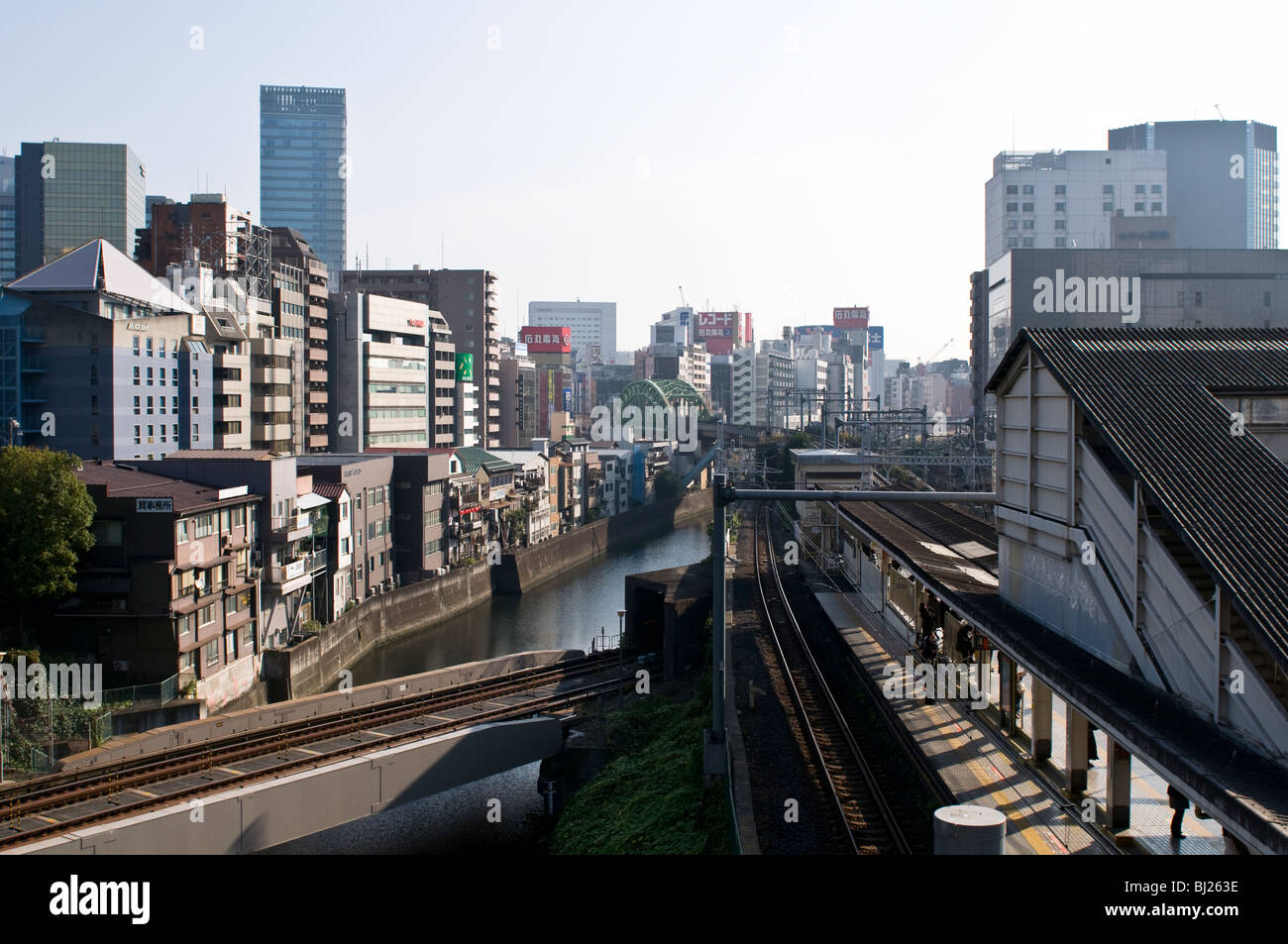 Kanda Fluß, Ochanomizu Station und Akihabara, Blick von Hijiri-Bashi-Brücke. Stockfoto