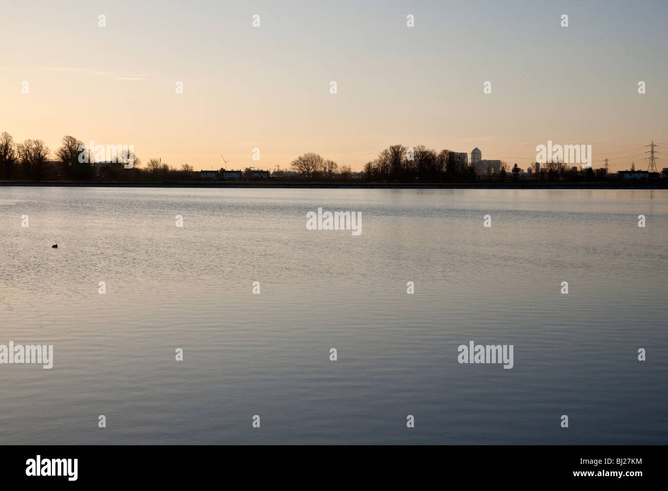 Sonnenaufgang am Walthamstow Stauseen London England. Stockfoto