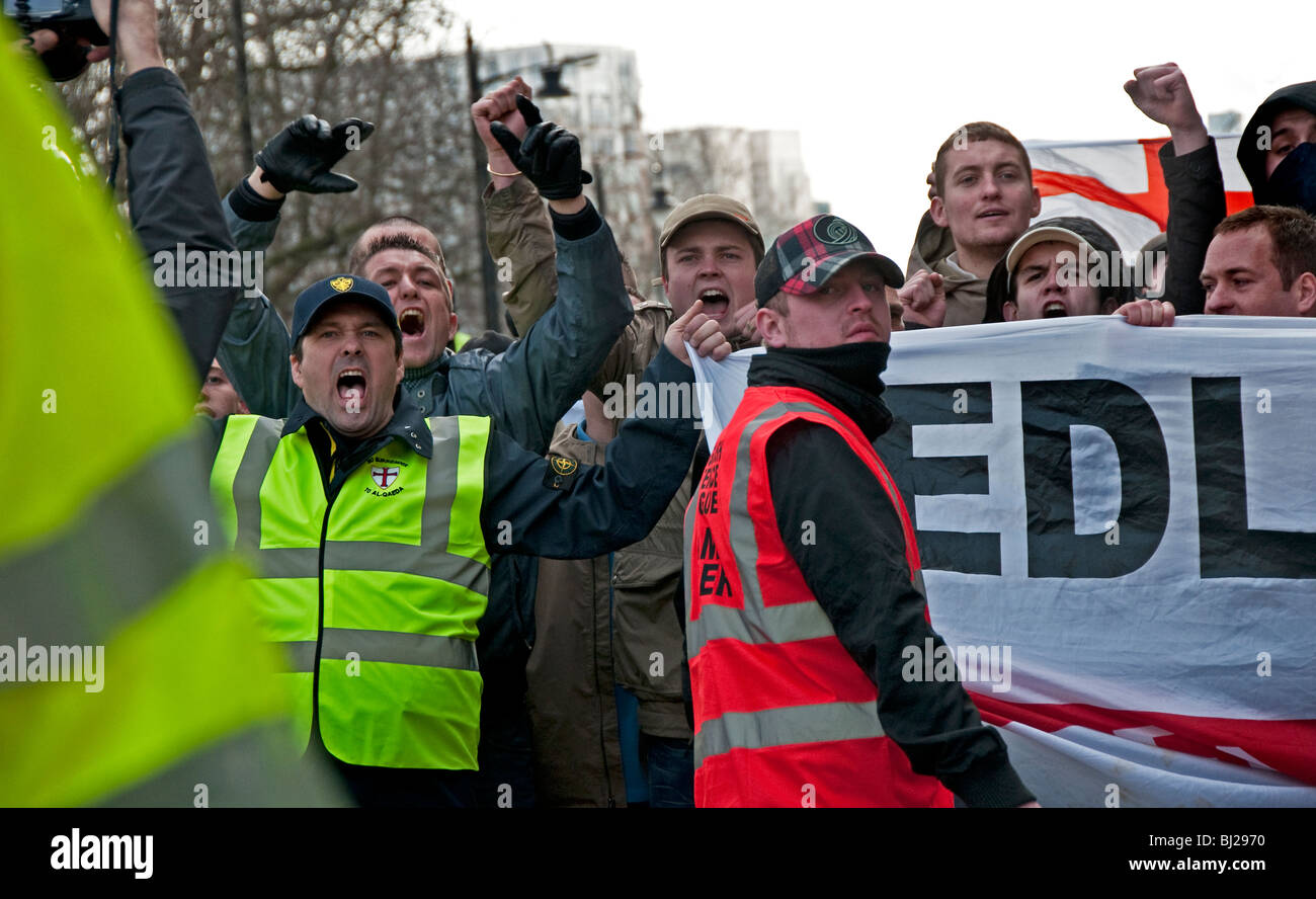 English Defence League (EDL) März in London zur Unterstützung der rechtsextreme holländische islamophobe Politiker Geert Wilders. Stockfoto